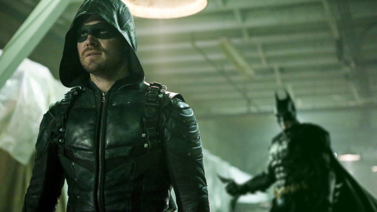 Prévia do primeiro episódio da temporada final de “Arrow” faz referência a Batman