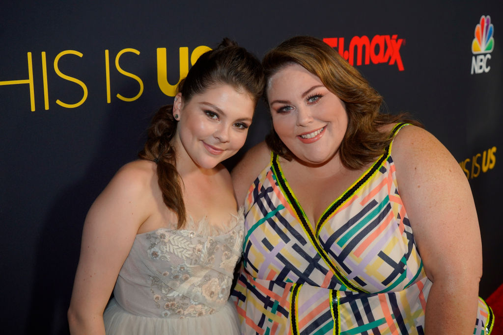 As atrizes Mackenzie Hancsicsak e Chrissy Metz na estreia da terceira temporada de "This Is Us", da NBC.